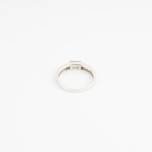 Charger l'image dans la galerie, Bagues en or gris de la Maison Van Cleef