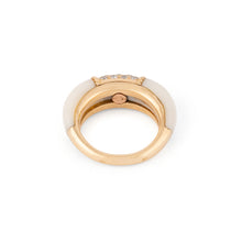 Charger l'image dans la galerie, Bague Van Cleef & Arpels Philippine en corail blanc
