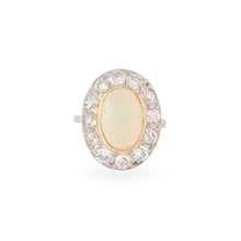 Charger l'image dans la galerie, Bague en opale ovale entourée de diamants