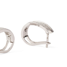 Charger l'image dans la galerie, Créoles en or gris 18k serties de trois lignes de diamants taille princesse