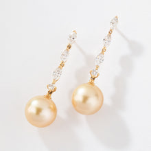 Charger l'image dans la galerie, Paire de boucles d'oreilles en or jaune diamants navettes et perles gold des mer du sud