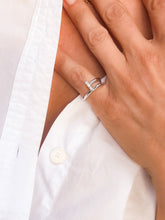 Charger l'image dans la galerie, Bague or gris de la maison Cartier ,modèle Juste un clou