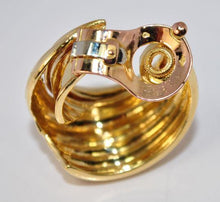 Charger l'image dans la galerie, Paire de créoles or jaune maison Van Cleef And Arpels - adalgyseboutique