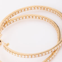 Charger l'image dans la galerie, Créoles en or jaune pavées de diamants