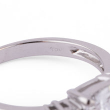 Charger l'image dans la galerie, Bague or gris ornée d'un diamant taille brillant