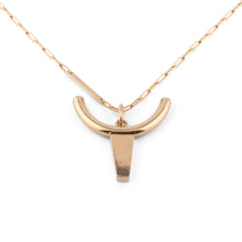 Charger l'image dans la galerie, Sautoir en or jaune orné pendentif représentant une tête de taureau