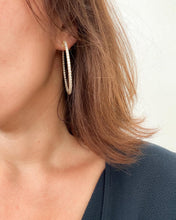 Charger l'image dans la galerie, Créoles en or jaune pavées de diamants