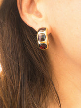 Charger l'image dans la galerie, Boucles d'oreilles en or jaune de la maison Pomellato avec des cabochons de grenats