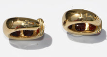 Charger l'image dans la galerie, Boucles d'oreilles en or jaune de la maison Pomellato avec des cabochons de grenats