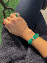 Charger l'image dans la galerie, Bagues de la maison Van Cleef & Arpels, modèle Philippine en or jaune Chrysoprase