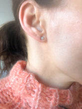 Charger l'image dans la galerie, Boucles d'oreilles Dinh Van en or gris et diamants modèle Cube