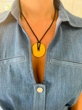 Charger l'image dans la galerie, Pendentif martelée de la maison Dinh Van modèle cible