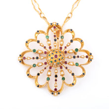 Charger l'image dans la galerie, Pendentif et broche or jaune du créateur grec Lalaounis ornée de pierres précieuses