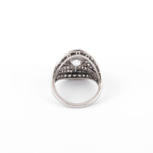 Charger l'image dans la galerie, Bague dôme ornée d'un diamant central