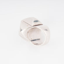 Charger l'image dans la galerie, Bague en argent de la maison Hermès collection collier de chien rock
