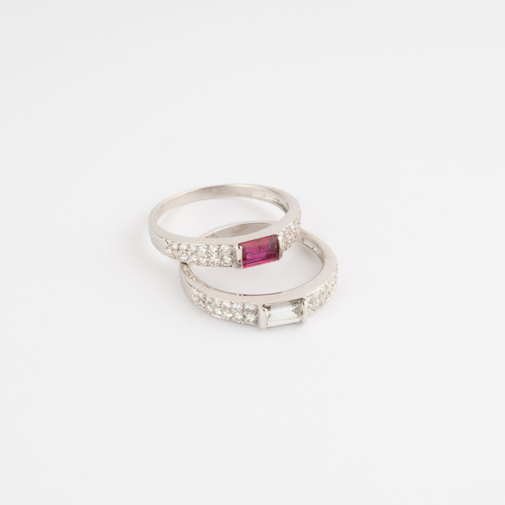 Bagues en or gris de la Maison Van Cleef