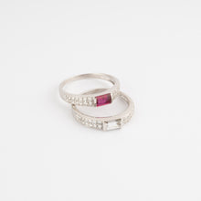 Charger l'image dans la galerie, Bagues en or gris de la Maison Van Cleef
