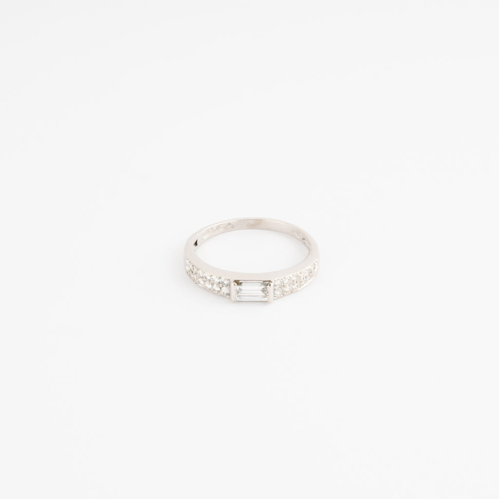 Bagues en or gris de la Maison Van Cleef