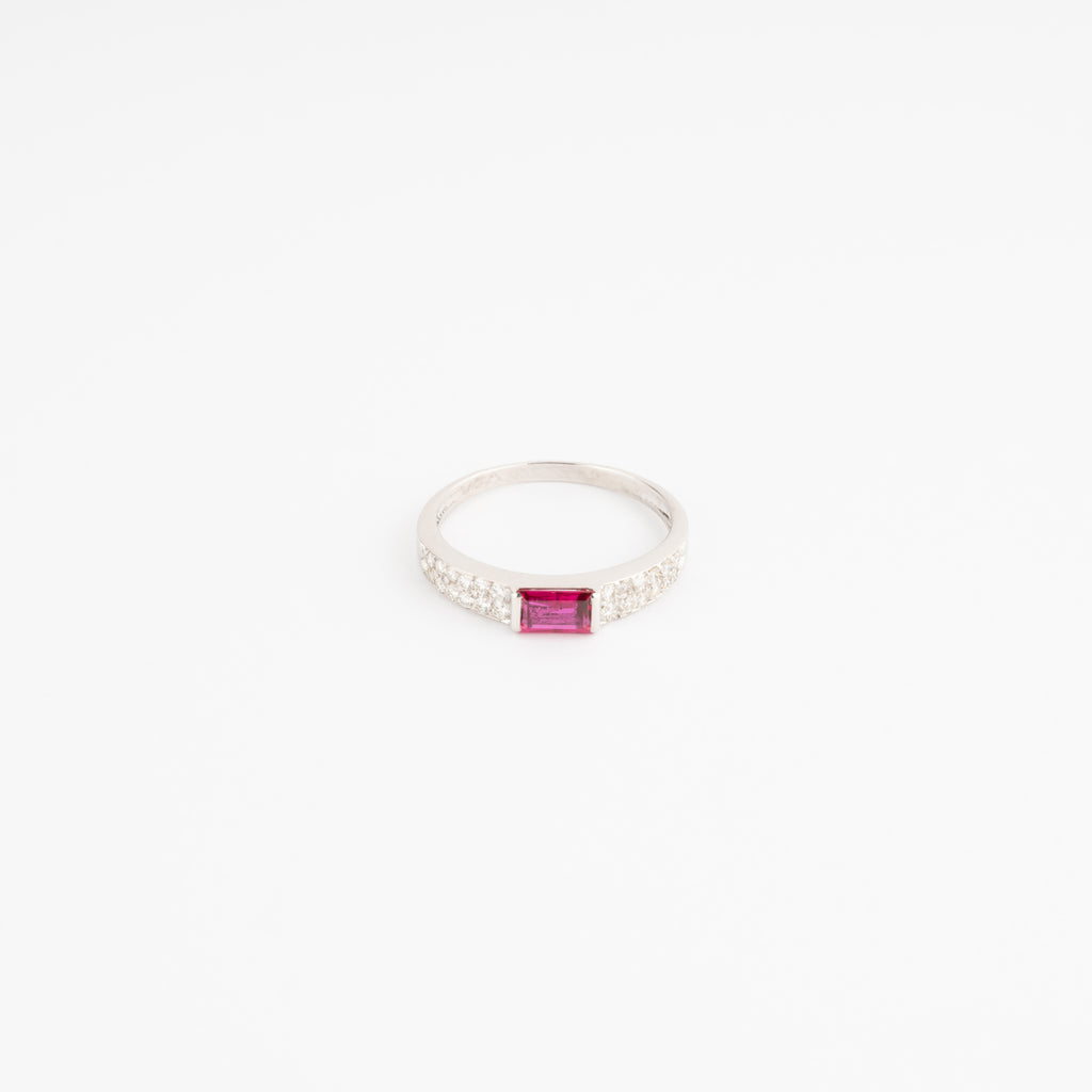 Bagues en or gris de la Maison Van Cleef