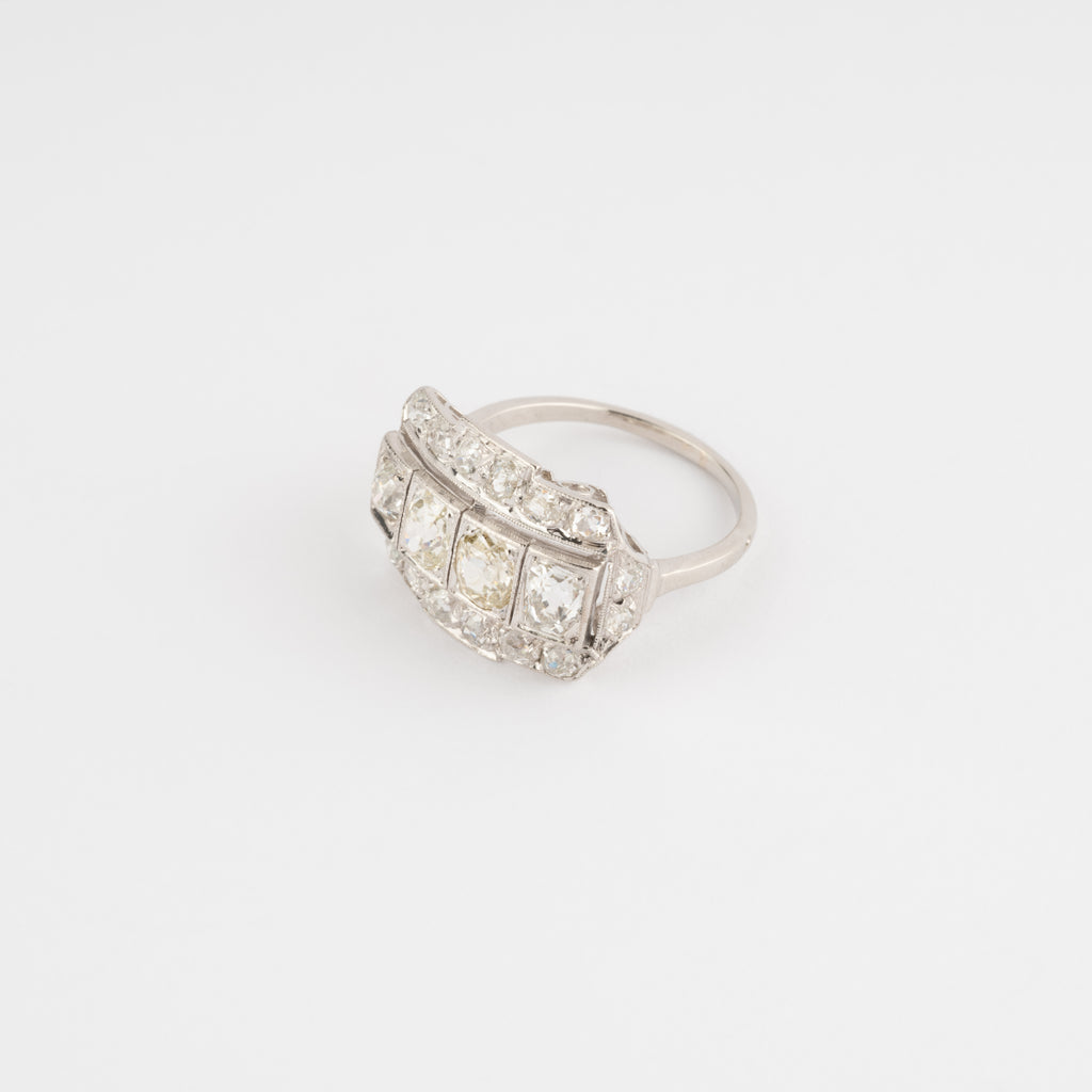 Bague jarretière en platine et diamants