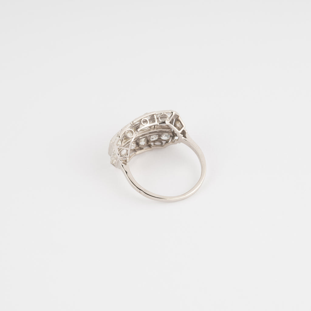Bague jarretière en platine et diamants