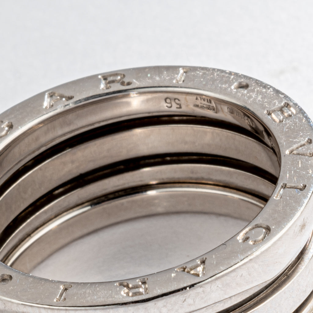 Bague de la maison Bvlgari, collection B.Zero1 moyen modèle en or gris