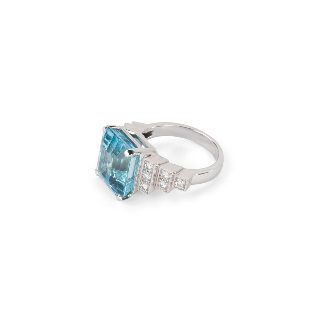 Bague en or gris et aigue-marine
