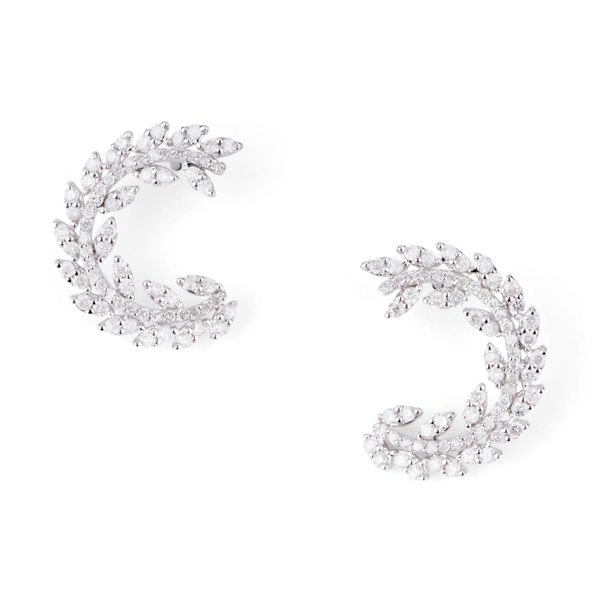 Boucles d'oreilles en or gris  demi cercle pavé de diamant