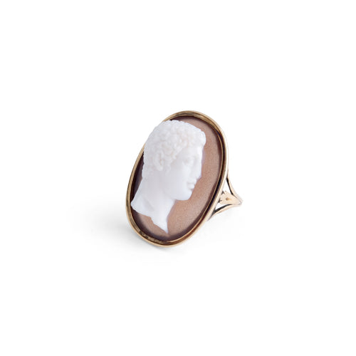 Yellow gold ring with an agate cameo depicting a man's head