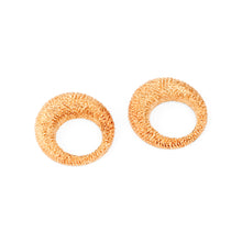 Charger l'image dans la galerie, Boucles d'oreilles  de la maison Van Cleef &amp; Arpel en or jaune et diamants
