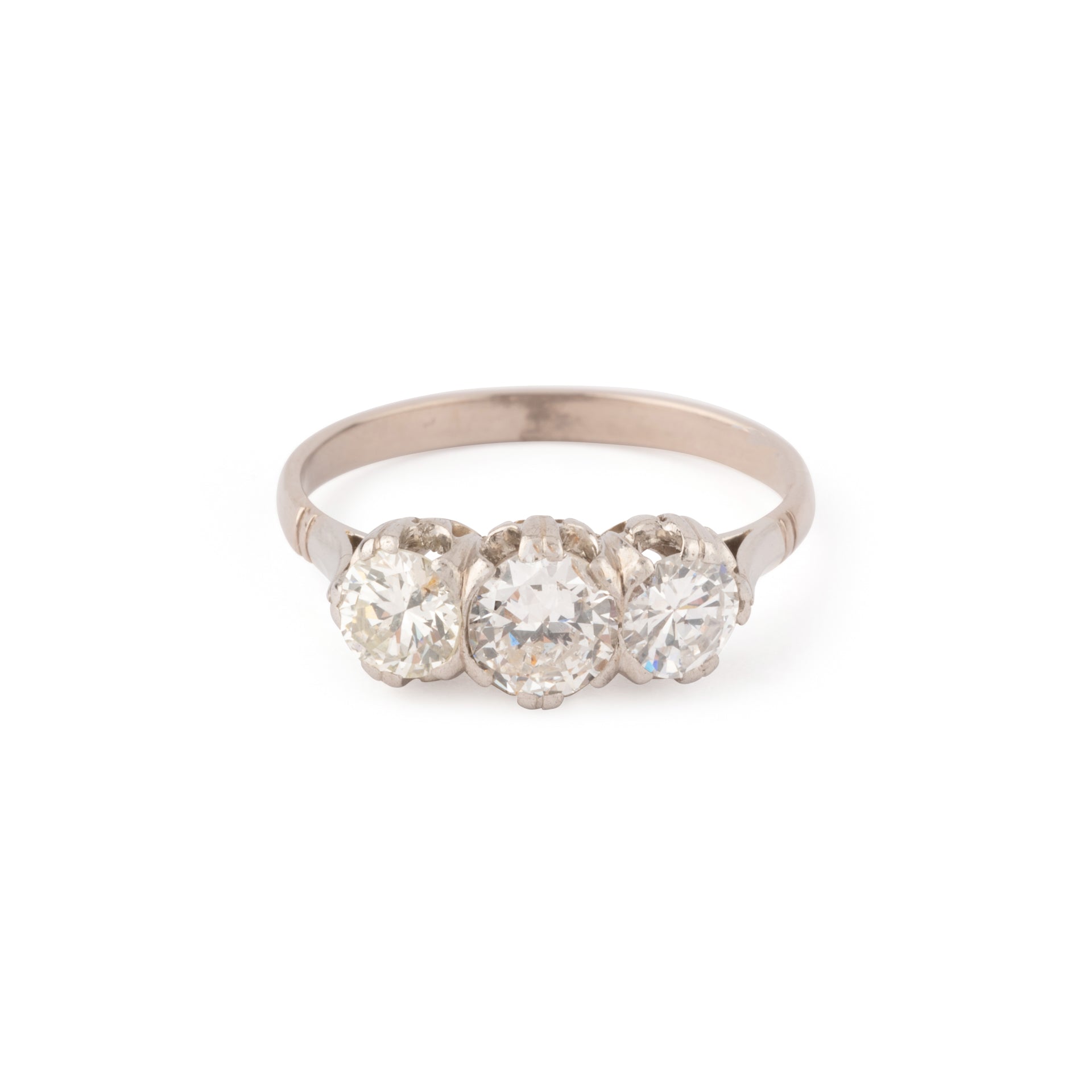 Bague en platine trilogie ornée de 3 diamants taille ancienne