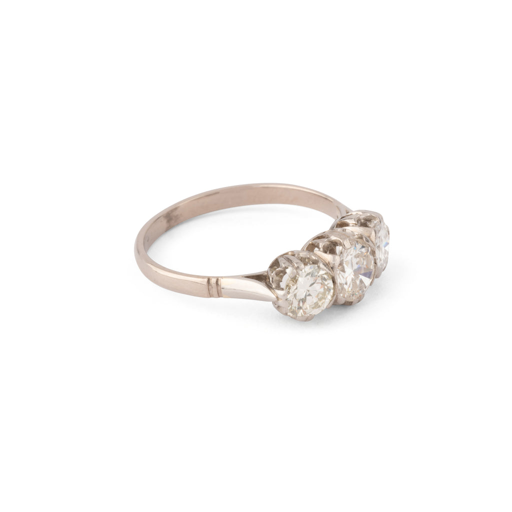 Bague en platine trilogie ornée de 3 diamants taille ancienne