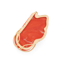 Charger l'image dans la galerie, Pendentif en corail sur or jaune,représentant une tête de femme
