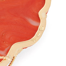 Charger l'image dans la galerie, Pendentif en corail sur or jaune,représentant une tête de femme
