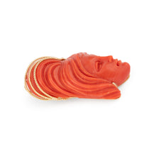 Charger l'image dans la galerie, Pendentif en corail sur or jaune,représentant une tête de femme
