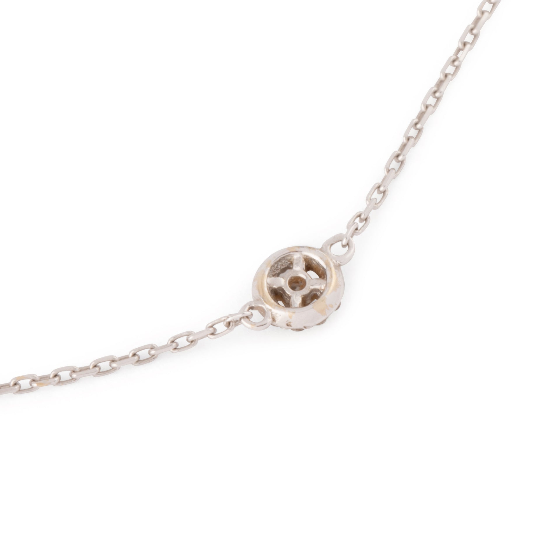 Collier en or gris ornée de 5 diamants entourés de plus petit diamant