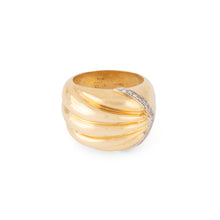 Charger l'image dans la galerie, Bague godronnée en or jaune souligné d'une ligne de diamant
