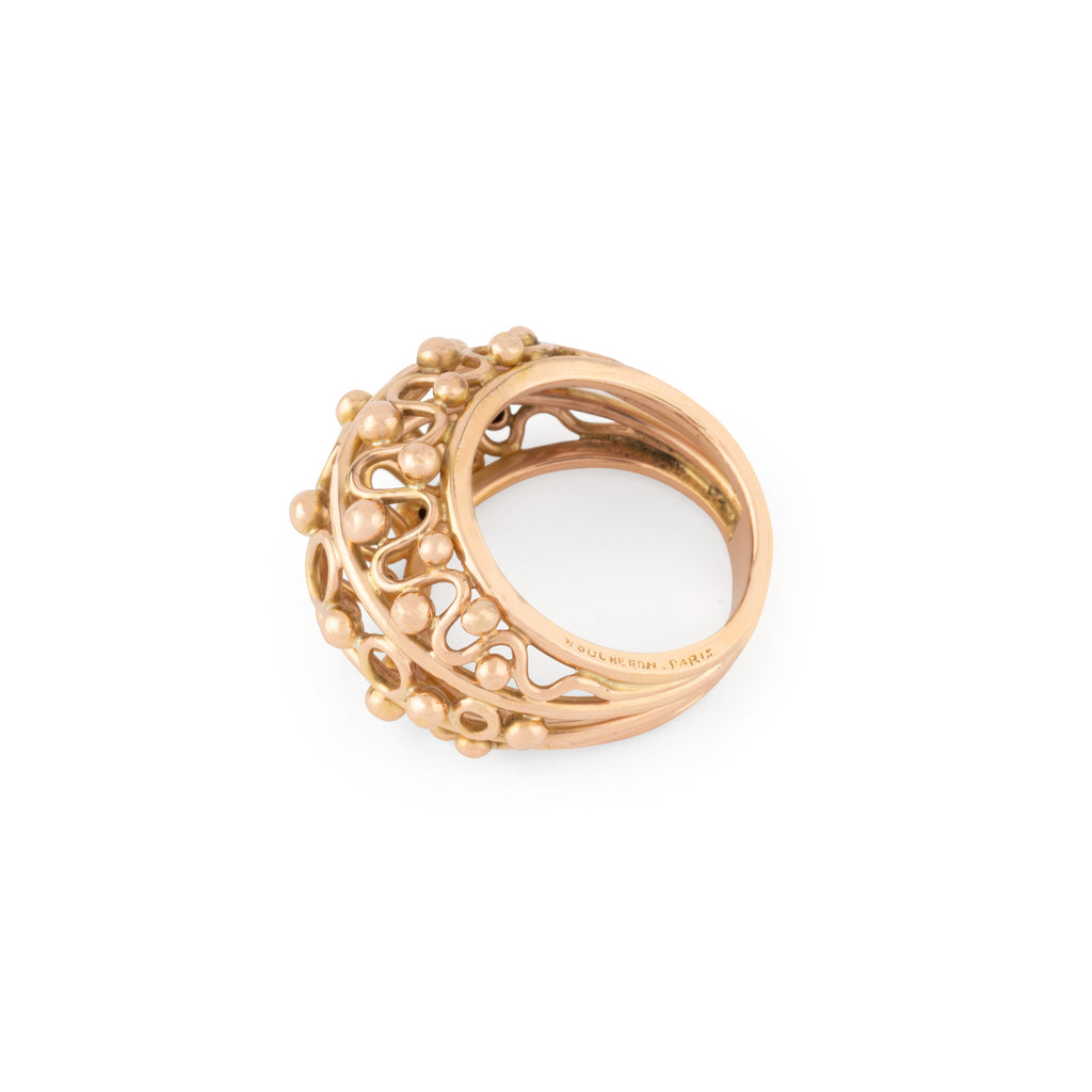 Bague boule or rose de la maison Boucheron
