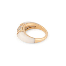 Charger l'image dans la galerie, Bague Van Cleef &amp; Arpels Philippine en corail blanc
