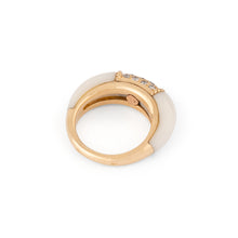 Charger l'image dans la galerie, Bague Van Cleef &amp; Arpels Philippine en corail blanc
