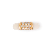 Charger l'image dans la galerie, Bague Van Cleef &amp; Arpels Philippine en corail blanc
