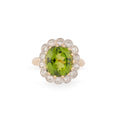 Bague Margueritte ornée d'un péridot, entouré de diamant