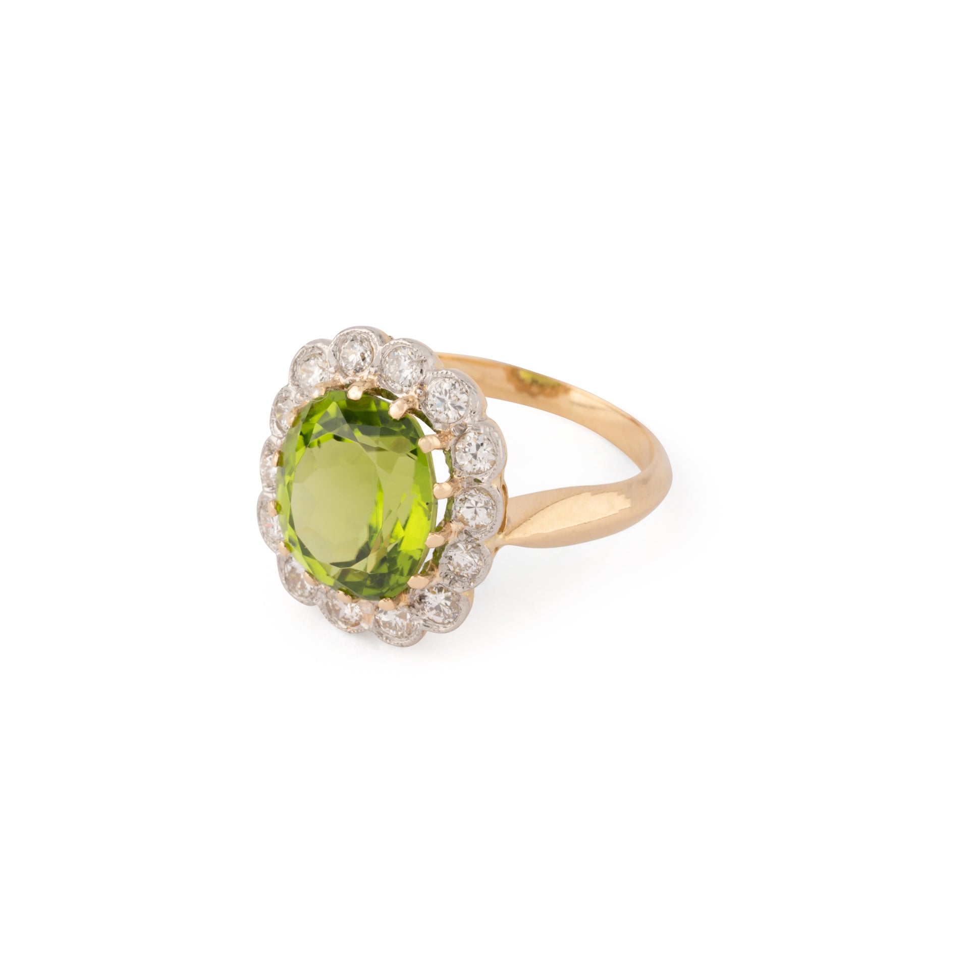 Bague Margueritte ornée d'un péridot, entouré de diamant