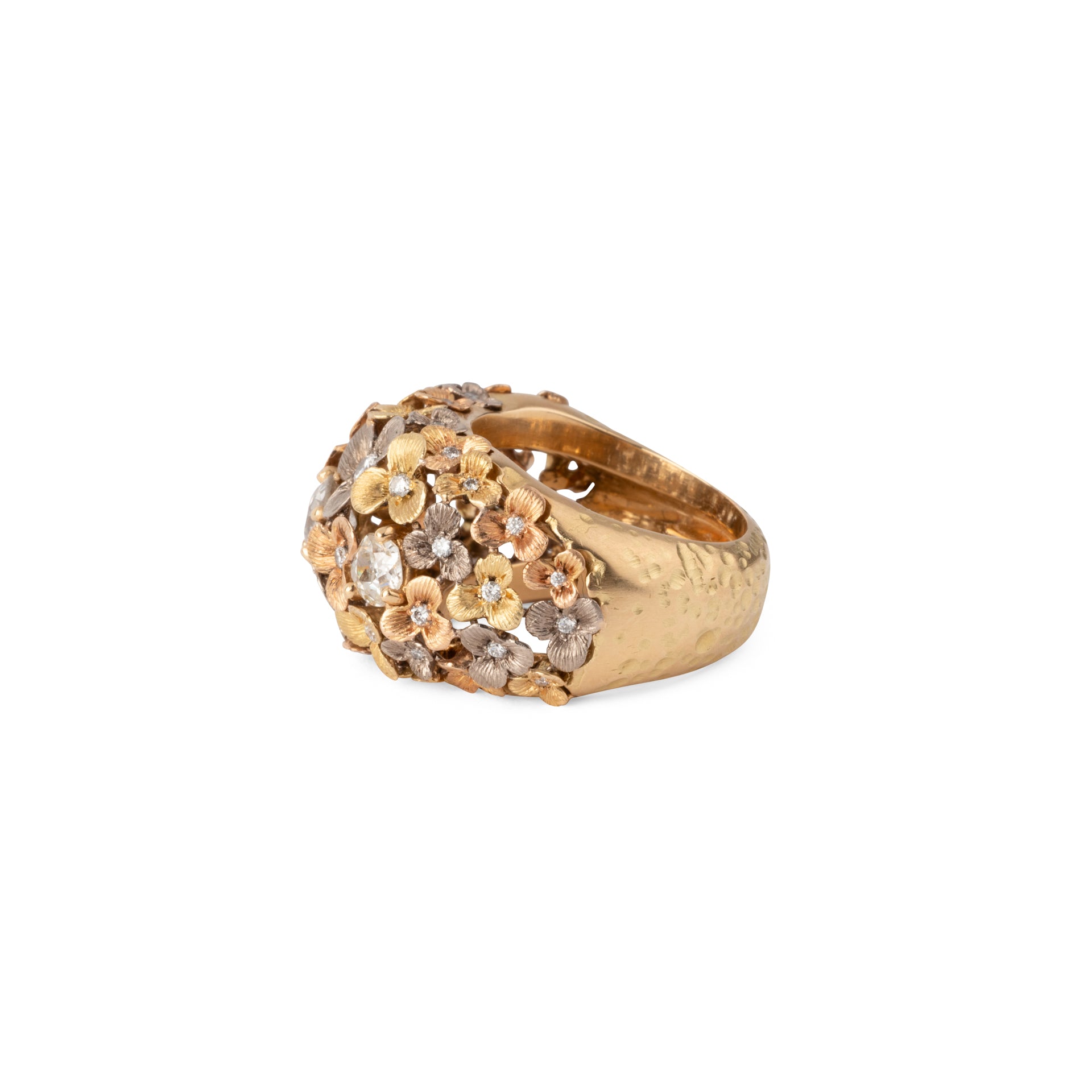 Bague 3 ors ornée de décor floral intercalée de diamant