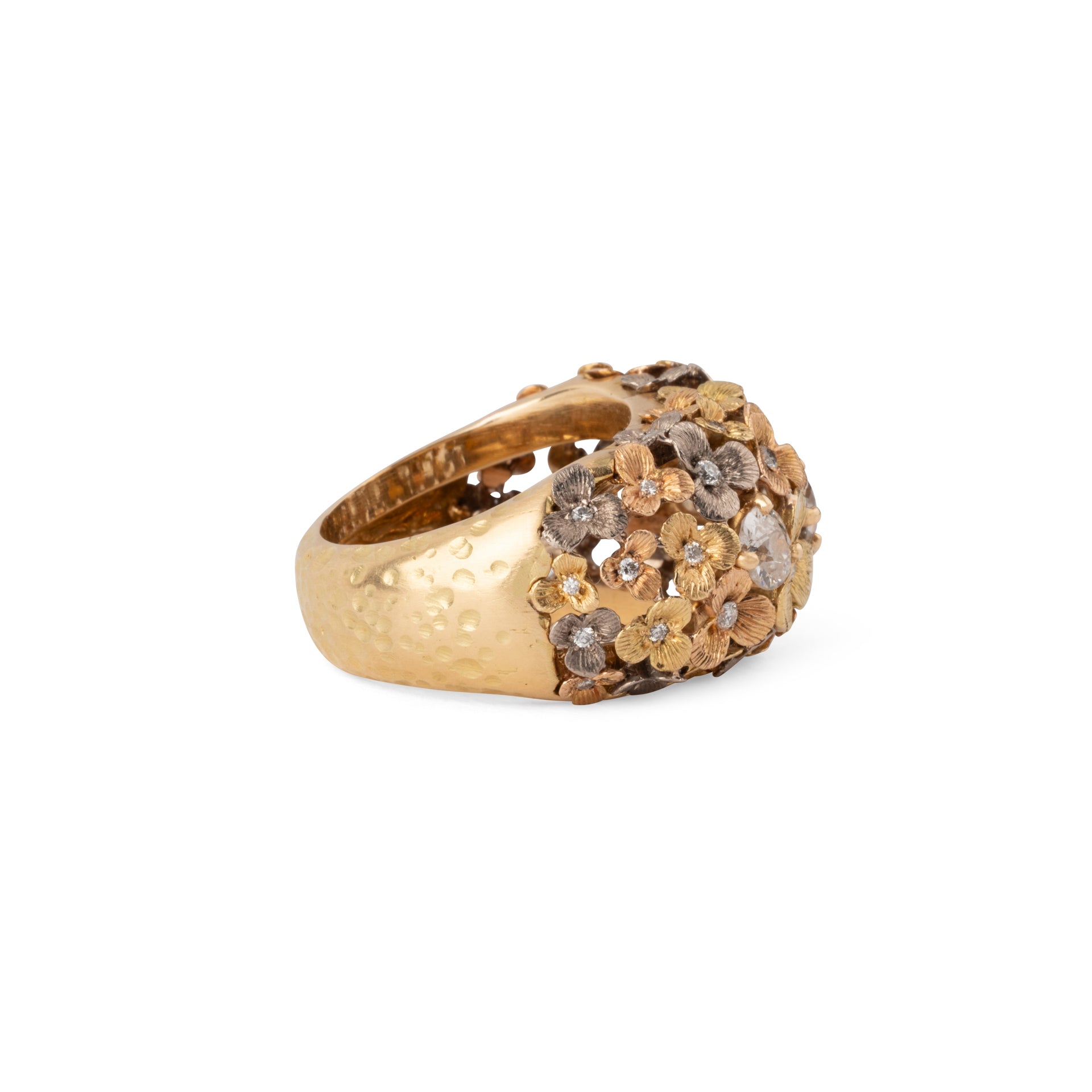 Bague 3 ors ornée de décor floral intercalée de diamant
