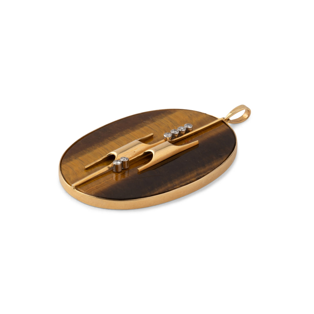 Pendentif en œil-de-tigre orné d’un motif géométrique en or jaune