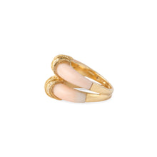 Charger l'image dans la galerie, Bague double anneaux en corail peau d'ange sur or jaune
