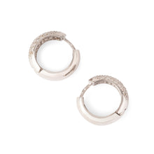 Charger l'image dans la galerie, Créoles en or gris au design bombé, entièrement pavées de diamants
