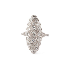 Charger l'image dans la galerie, Bague marquise en or gris entièrement sertie de diamants
