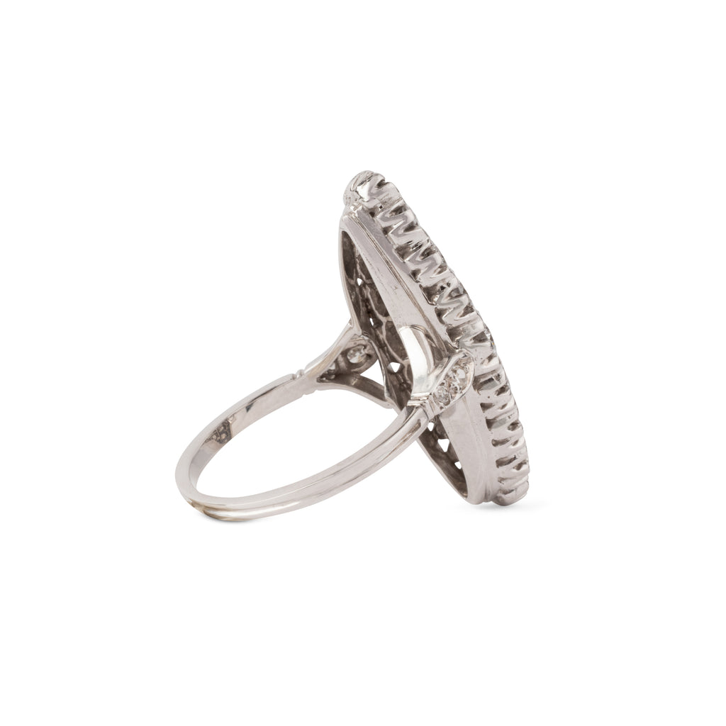 Bague marquise en or gris entièrement sertie de diamants